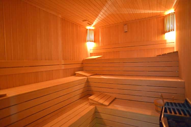 Istwest Yüzme Havuzu